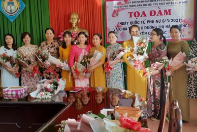Trường PTDTNT THCS CưM’gar tọa đàm ngày 8/3